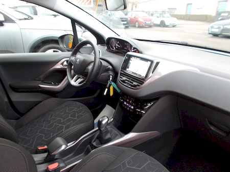 PEUGEOT 2008 1.6 HDI 92 CV STYLE *********** 1 ERE MAIN AVEC 93041 KMS ***********